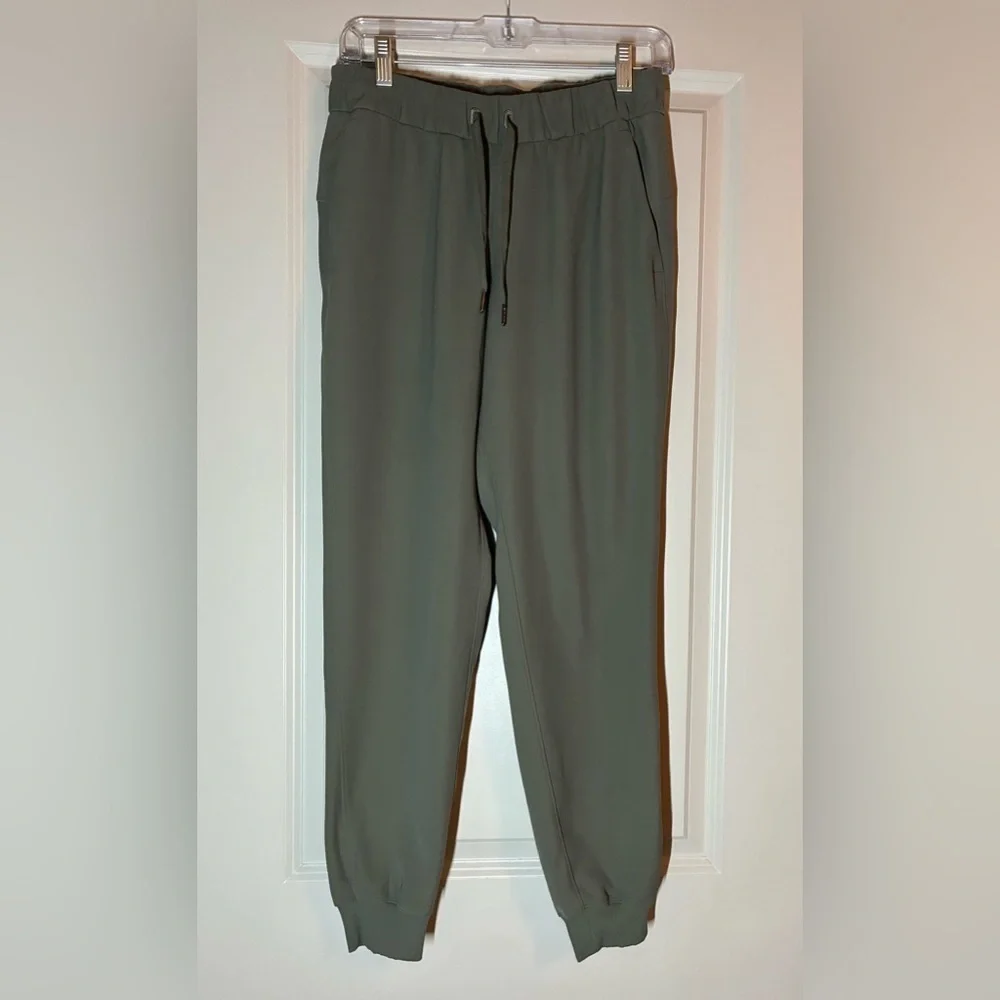 Lululemon On the Fly Jogger 28